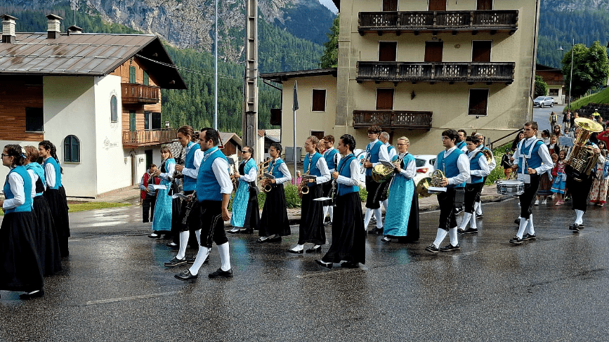la banda in sfilata
